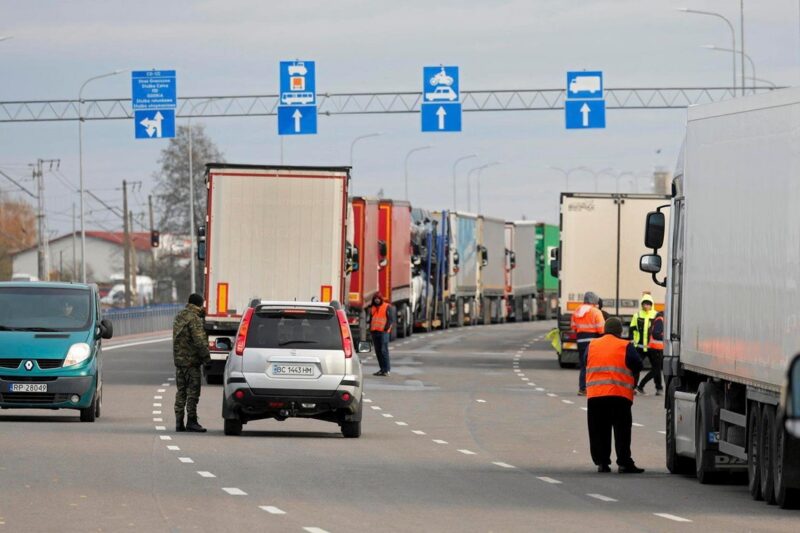 Україна закликала Польщу до переговорів із перевізниками