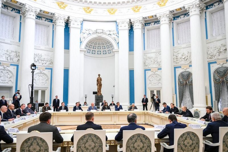 Уряд РФ попередив про загрозу погіршення ситуації в економіці