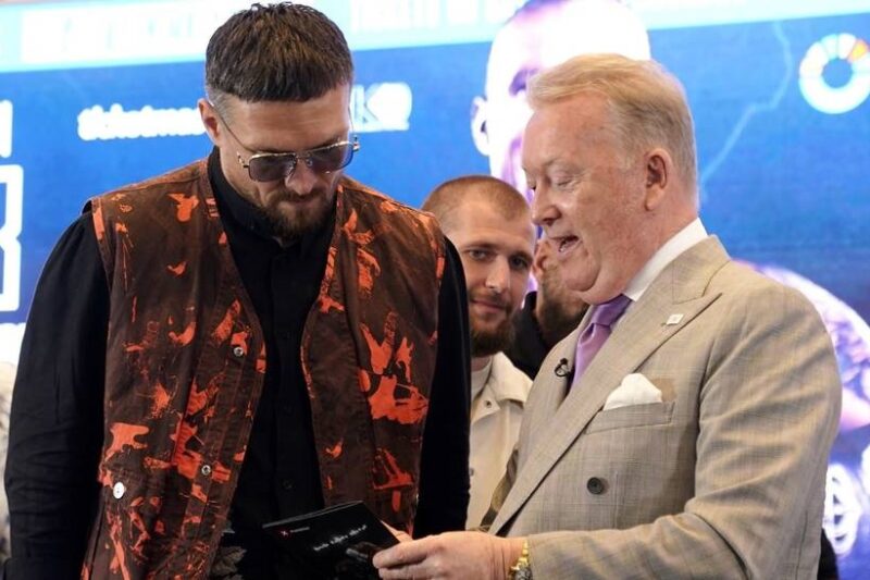 Усик розповів про розкішний подарунок від промоутера Дюбуа у разі перемоги