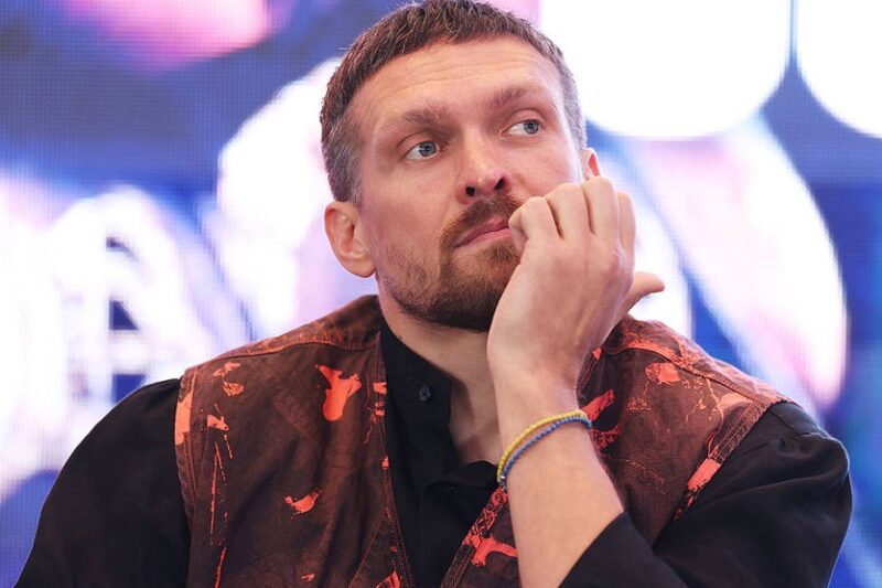 Усик вирішує, хто переважить для останнього бою в рингу