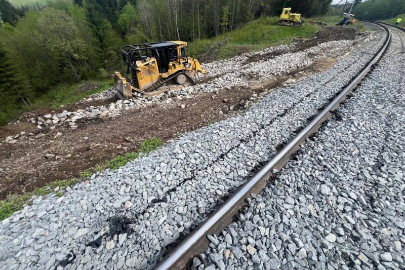 УЗ відновлює інфраструктуру у Карпатах, де стався провал грунту