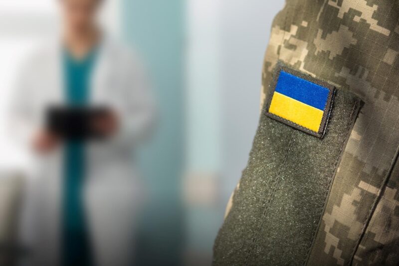 В Хмельницькому ТЦК чоловік зістрибнув з вікна другого поверху