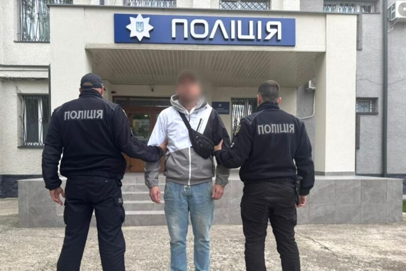 В Ужгороді викрито продавця історичних реліквій і російської символіки
