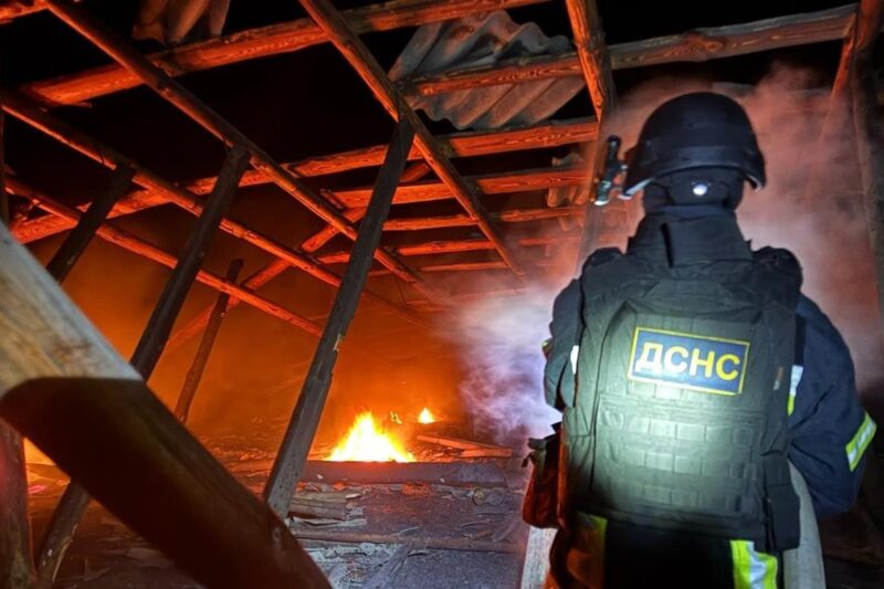 Ворог вдарив по Черкасах: горить гуртожиток