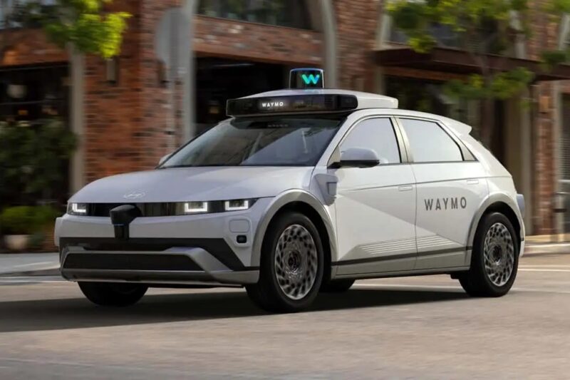 Waymo відкликає майже всі свої роботаксі через зіткнення з перешкодами