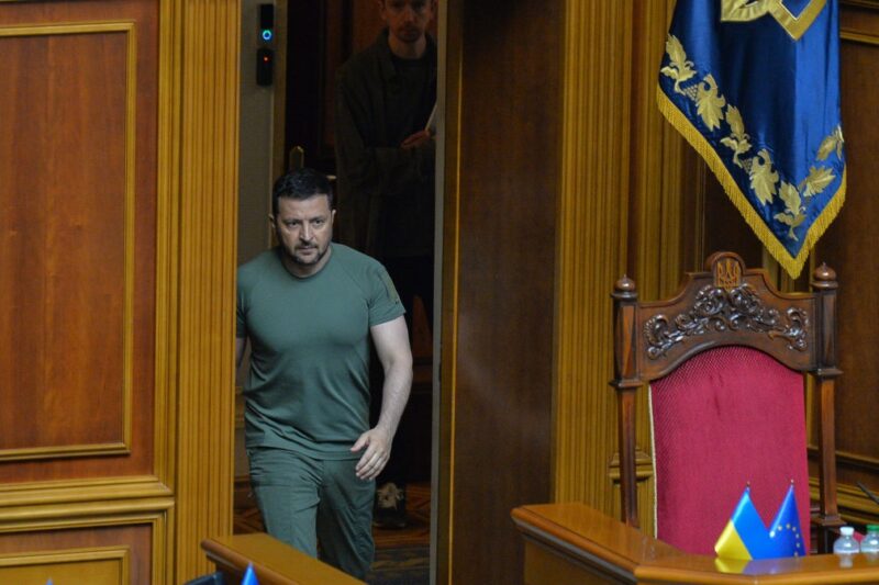 Зеленський подав невідкладний законопроєкт про військового омбудсмана