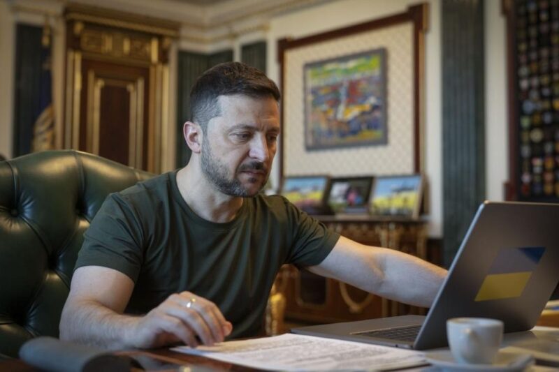 Зеленський провів розмову з премʼєркою Данії