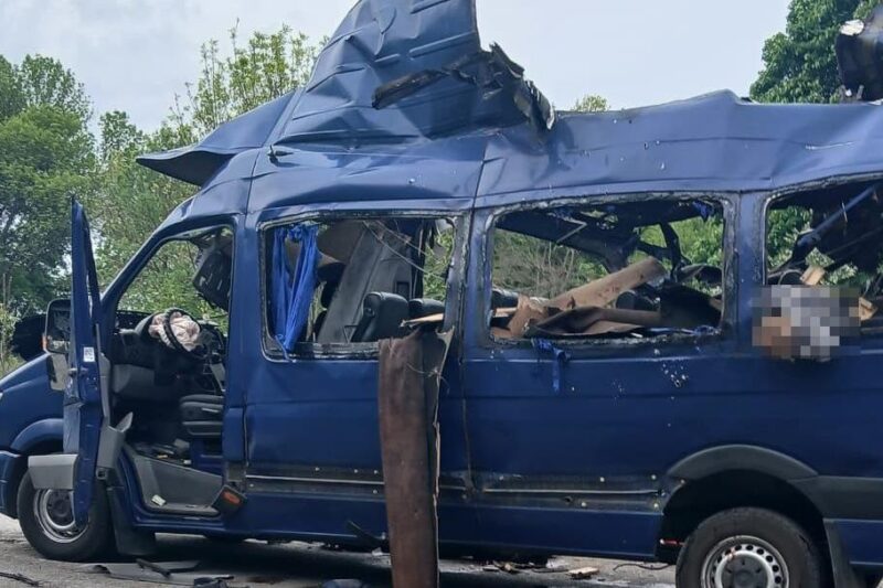 Зеленський: В евакуаційній маршрутці вбито сім’ю