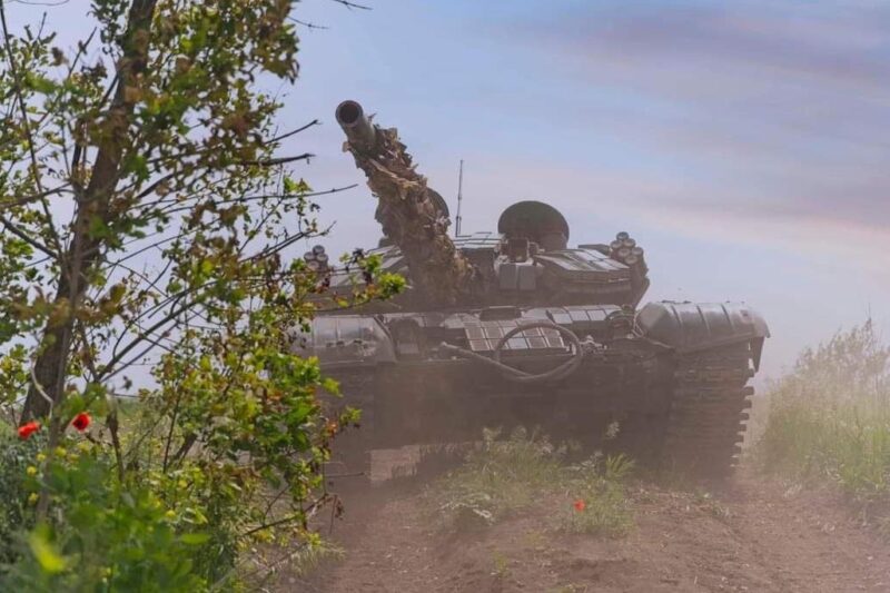 ЗСУ відбивають російські атаки на 11 напрямках