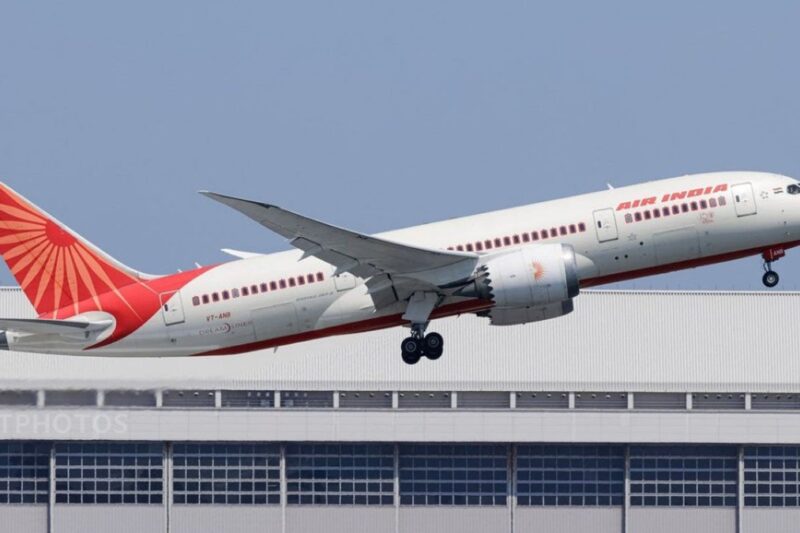 Акції Boeing впали на на 8% після катастрофи літака в Індії
