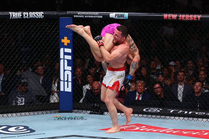 Борець з Грузії задушив О’Меллі і вперше виграв в UFC прийомом здачі