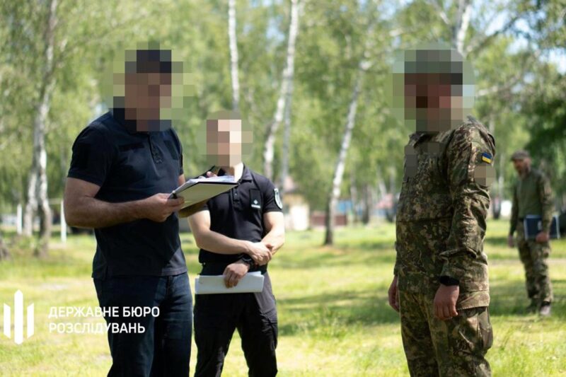 Чотирьох військових затримали за непокору – ДБР