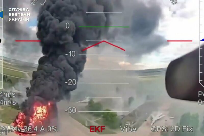 СБУ показала нове відео операції «Павутина»: шлях одного з FPV-дронів від вильоту до ураження літака