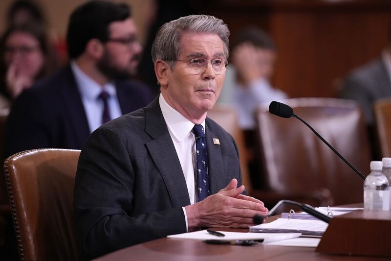 Мінфін США вважає, що країна влітку зіткнеться з дефолтом