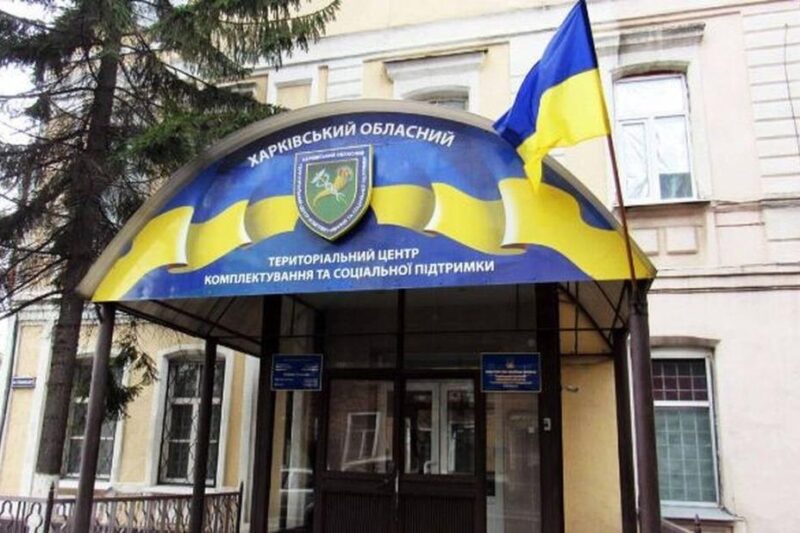 На Харківщині чоловік випав з вікна ТЦК