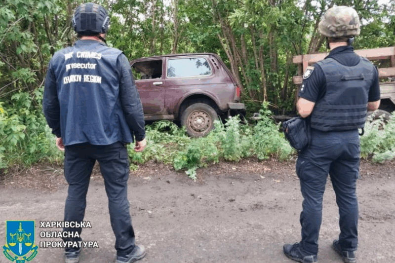 На Харківщині окупанти скинули вибухівку на авто: є загиблий