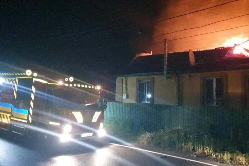 На Київщині через атаку дронів спалахнули пожежі, є руйнування