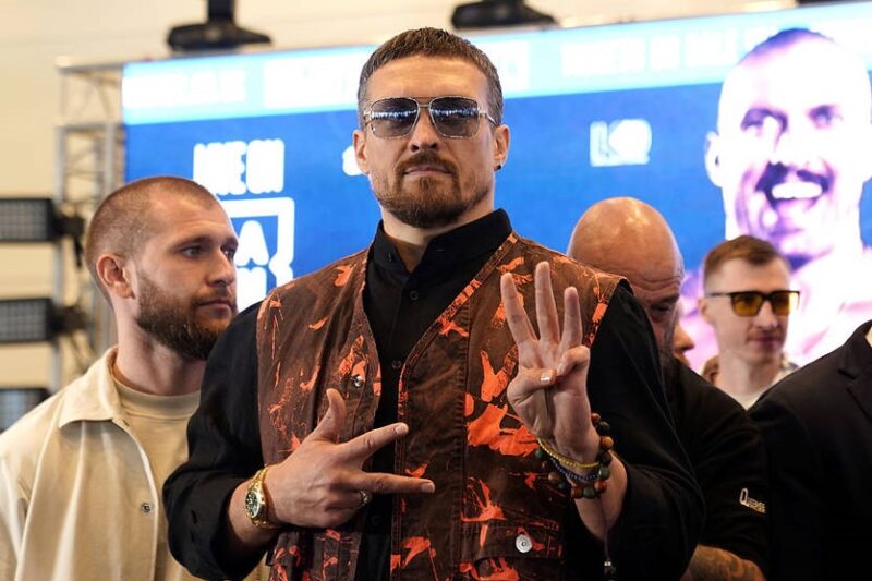 Підготовка до реваншу: Усик показав спаринг з ексчемпіоном Амосовим