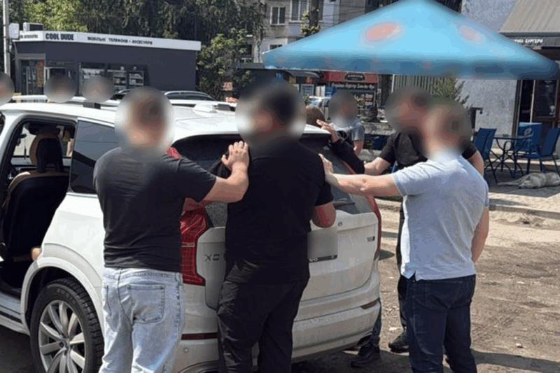 Пропонував хабар за СЗЧ: у Львові затримали родича військового