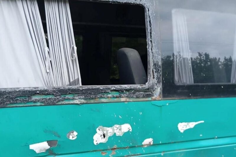 Росіяни атакували евакуаційний автобус під Дніпром