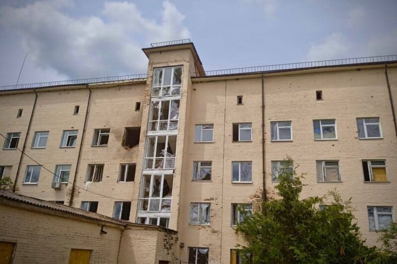 Росіяни поцілили Молнією по лікарні на Чернігівщині