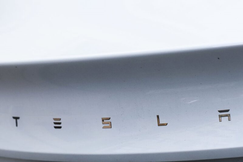 Tesla очолила рейтинг вживаних авто в Україні