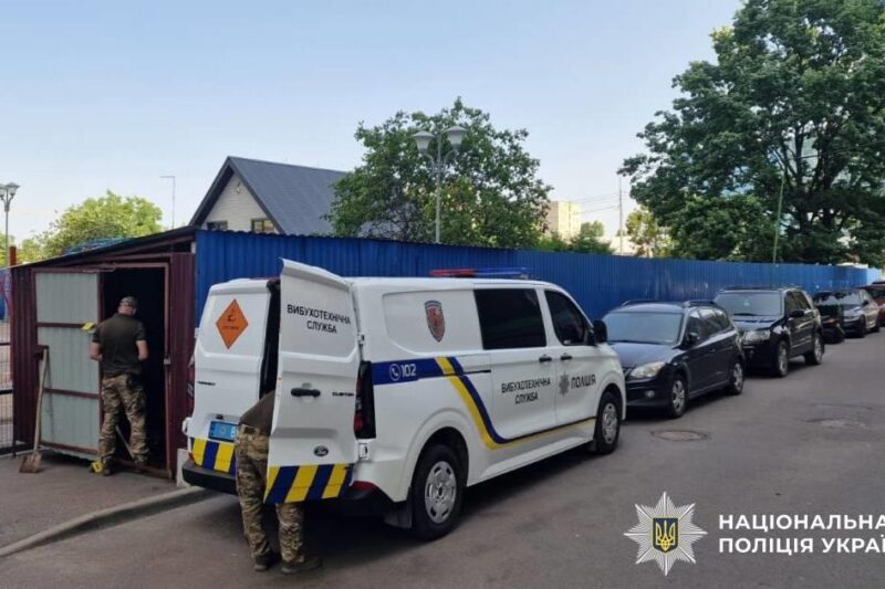 У Києві вибухнув сміттєвий бак, є постраждалі