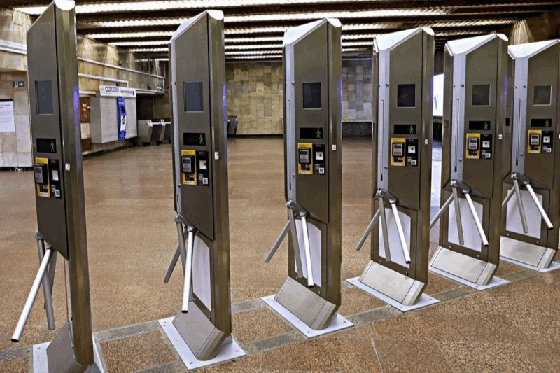 У метро Києва через збій не працює безконтактна оплата