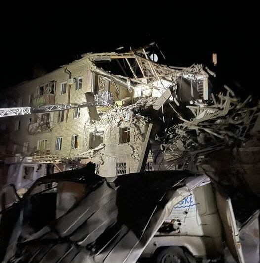 Удар по Краматорську: під завалами будинку перебувають люди