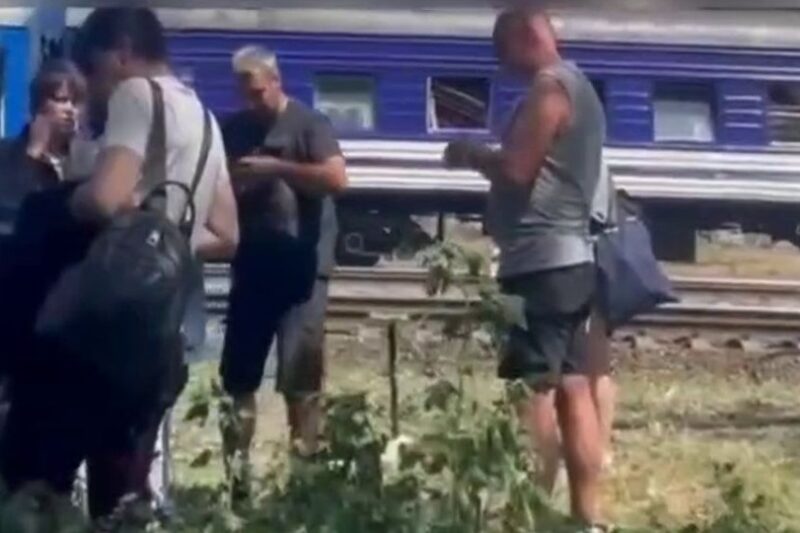 Укралізниця повідомила про збій в русі потягів через удар рашистів