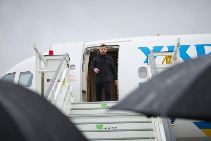 Зеленський анонсував візит до Британії