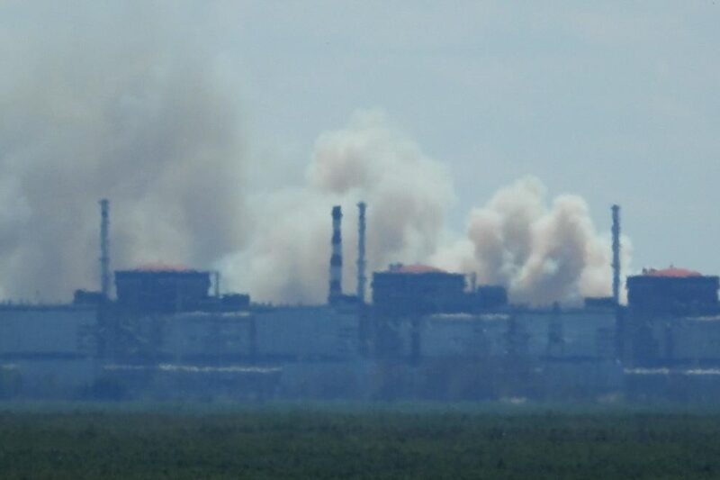 Біля Запорізької АЕС помітили сильне задимлення