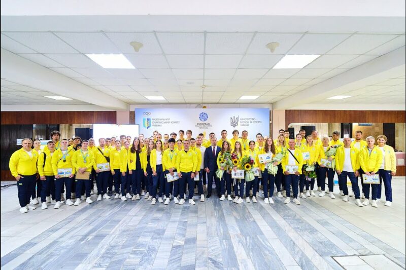 Юні олімпійські переможці вдома!