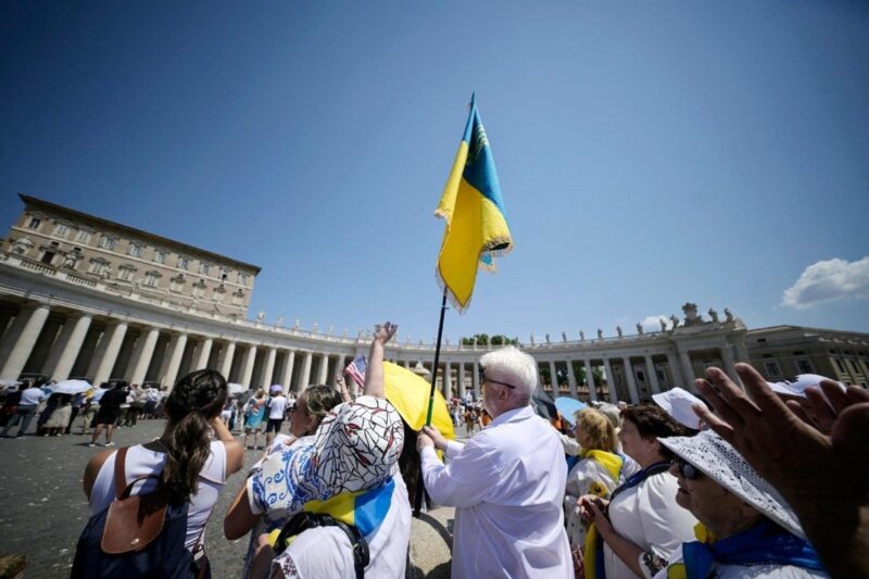 Діалог замість зброї: Папа Лев XIV закликав до молитви за мир
