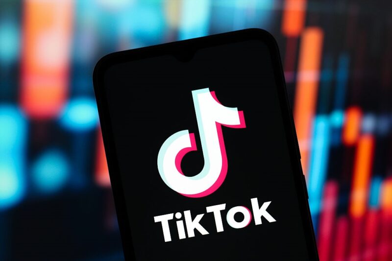 Група багатих людей. Трамп продає TikTok