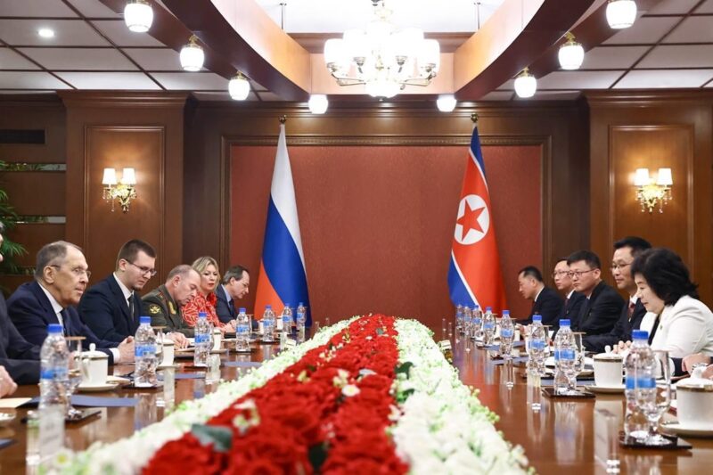 Лавров прибув на переговори у КНДР
