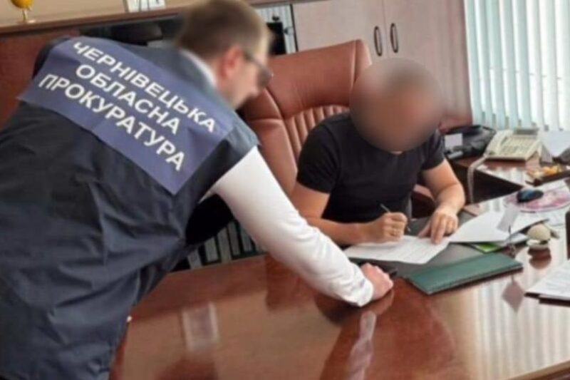 На Буковині 10 посадовців отримали підозри за розтрату бюджетних коштів