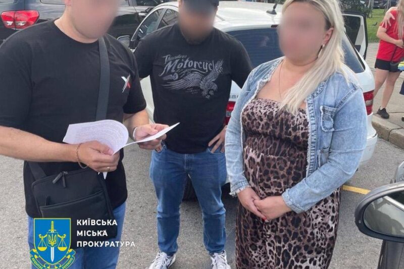 На хабарі викрили посадовицю КМДА та директора столичного ринку