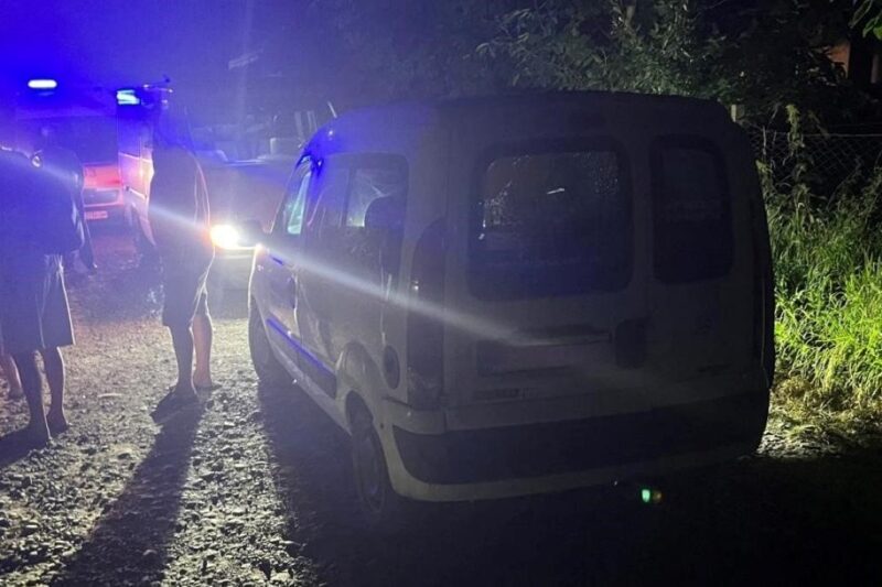 На Прикарпатті чоловік стріляв в автомобілю: поранено підлітка