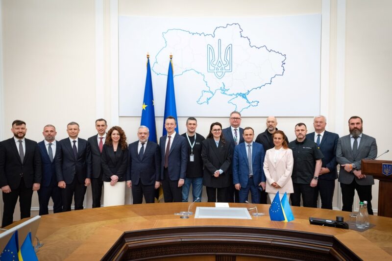 Оновлений Кабмін провів перше засідання