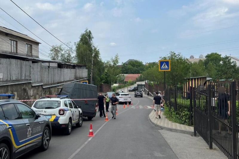 Під Києвом машина покотилась на хлопчика: дитина померла