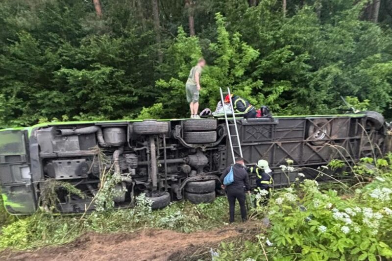 Під Львовом понад 30 людей постраждали у ДТП