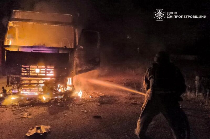 Росіяни вдарили по рятувальниках під час гасіння пожежі на Дніпропетровщині