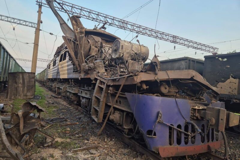 Росіяни вдруге за добу атакували локомотив на залізниці
