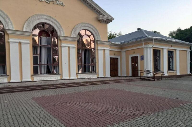 Російські дрони пошкодили філармонію у Кропивницькому