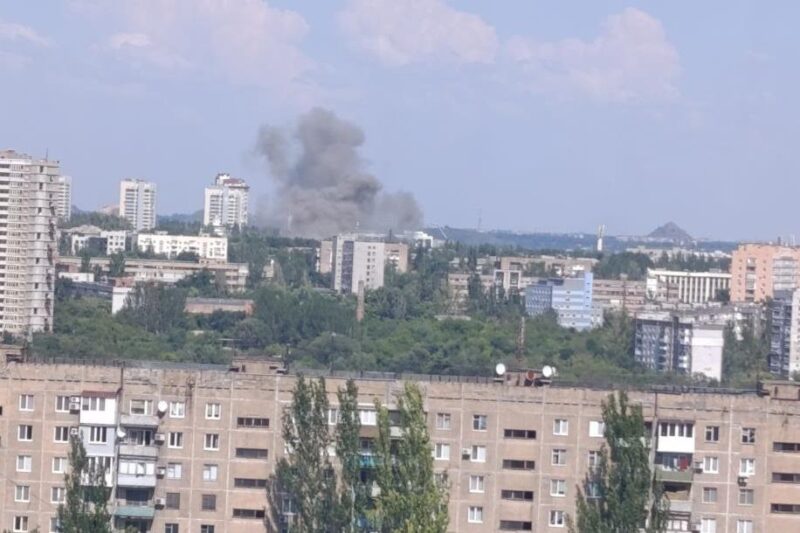 Соцмережі заявили про “приліт” в центрі Донецька