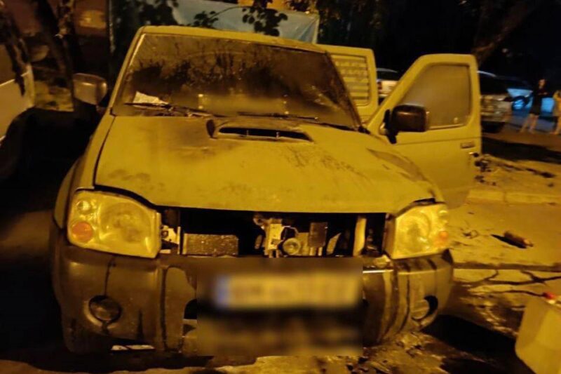 Спалили чотири авто за тиждень: у Києві затримали двох виконавців
