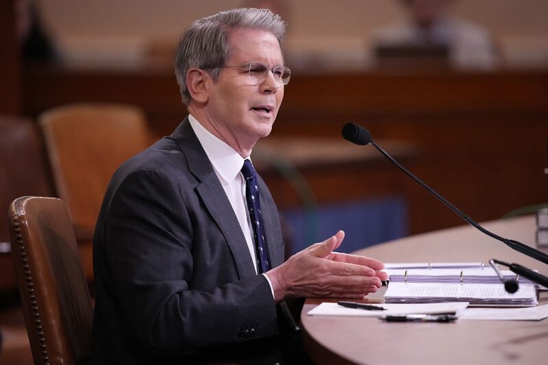 США пригрозили Китаю введенням 100% мита через закупівлю російської нафти