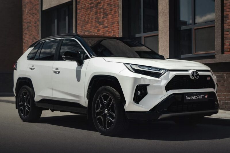 Toyota RAV4 став найпопулярнішим автомобілем у світі