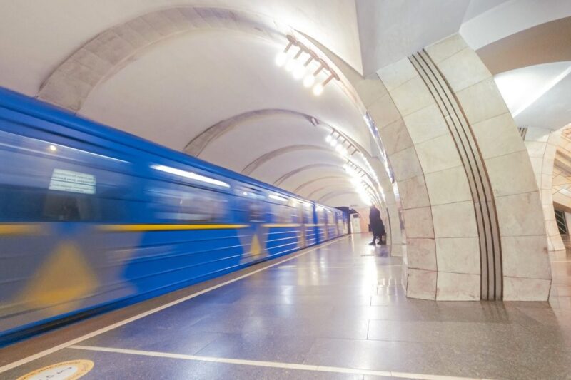 У Києві через підозрілий предмет закривали станцію метро Либідська